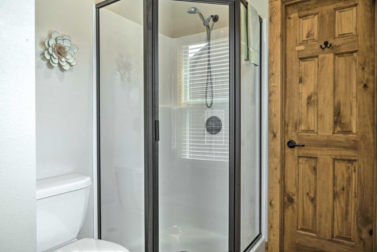 Branson West Cabin With Pool Access And Golfing Buitenkant foto